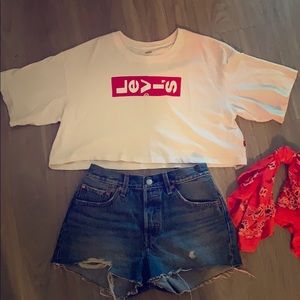Levi denim shorts (brand new) + accessory